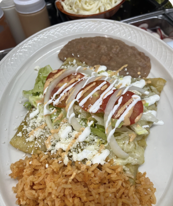 Green enchiladas with crema